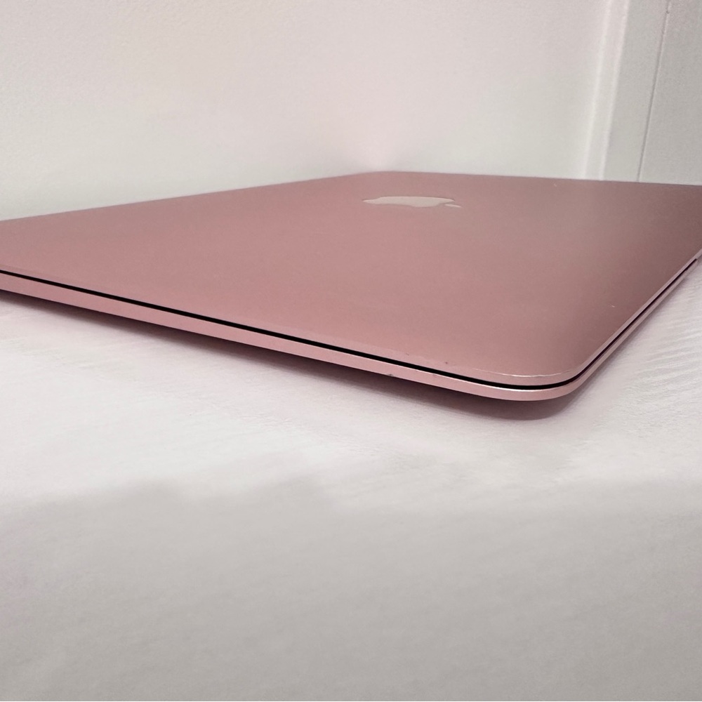 Apple MacBook in Rose with Accessories - Picture 11 of 16